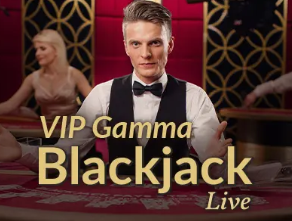 诺伊尔连续扑救！维尼修斯左路内切兜射，被诺伊尔倒地扑出底线